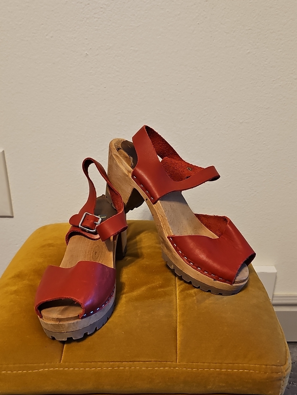 ●●MIA RED LEATHER SLINGBACK CLOGS SIZE EU39/US8.5-9●●
